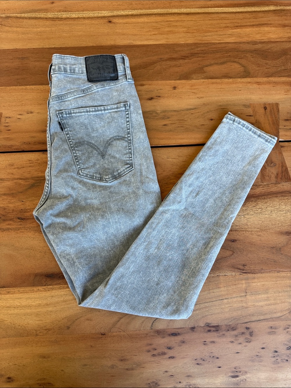 Levi's Women's Skinny Jeans in Light Gray Wash